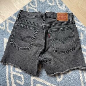 black levi’s jorts